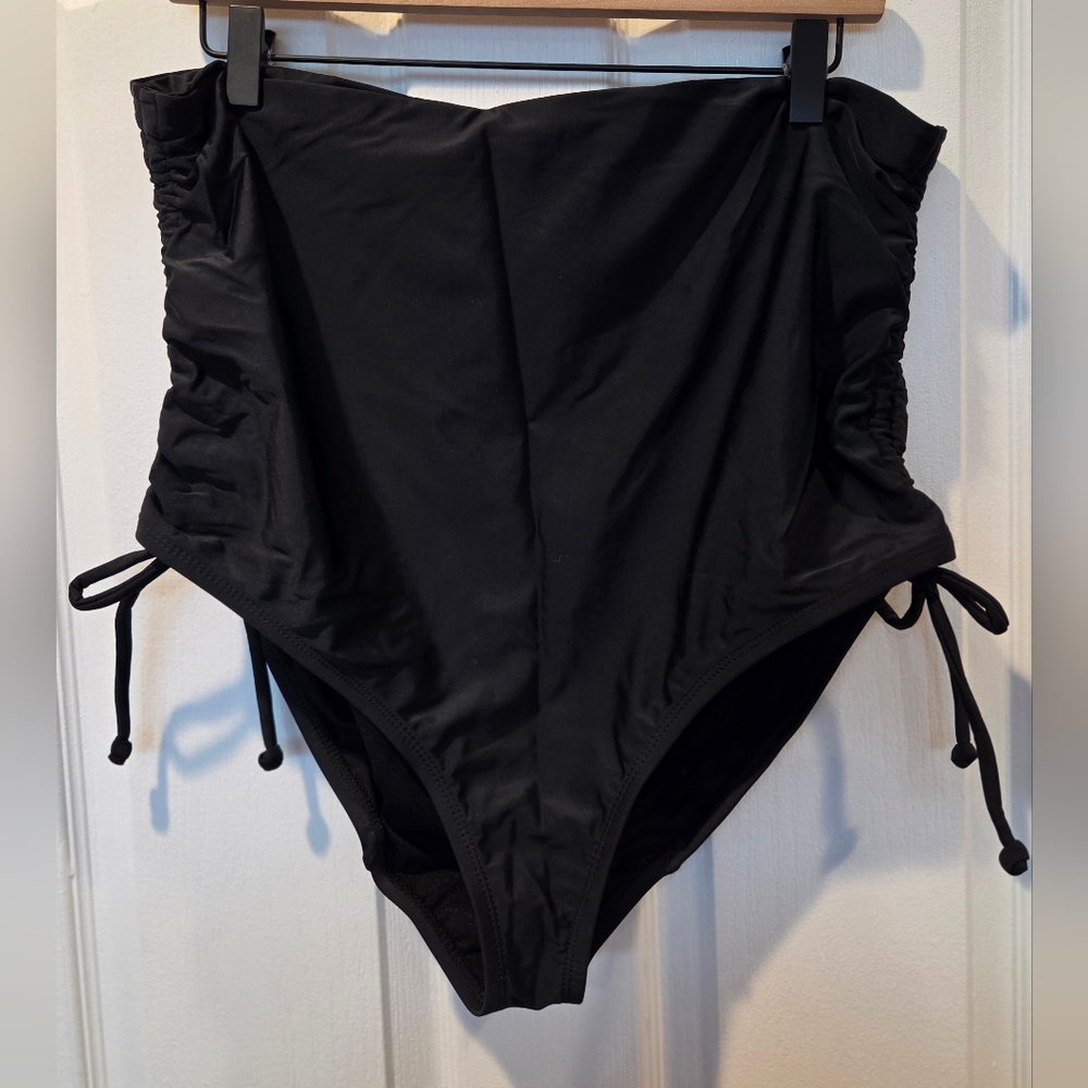 Elegant Black High-Waisted Bikini Bottom
